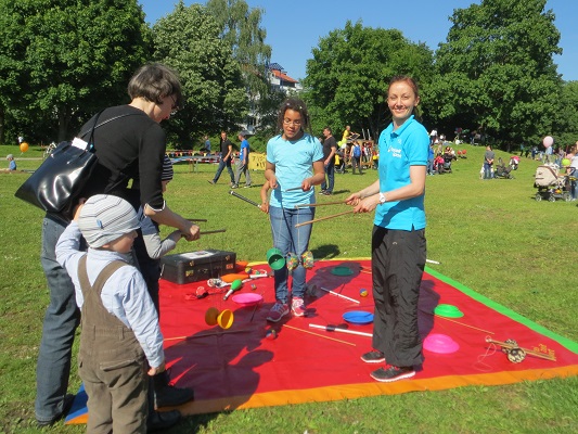 Beim Diabolo spielen