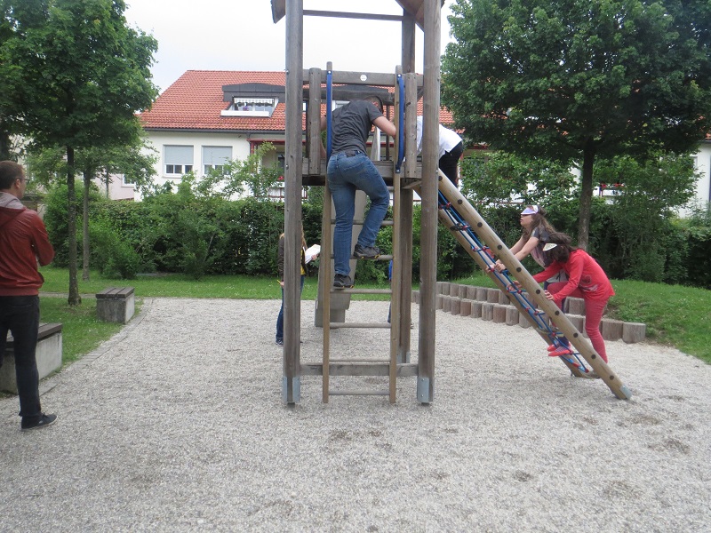 LSK_halboeff.SpielplatzSüdtirolerstr_6_9.6._CH.JPG