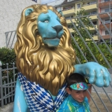 Der erste Löwe in der Straße