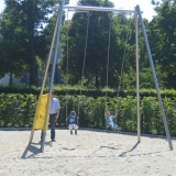 1gelb_boehmerwaldspielplatz_doppelschaukel