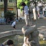 12brunnenmelusinekletterfigur2