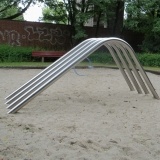 stuntzispielplatz_kletterstangen