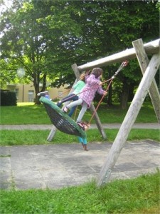 Buschingstraße_Nestschaukel