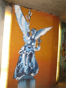 Graffiti-Unterführung_blauer Friedensengel