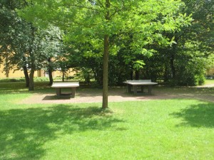 Tischtennisplatten_Innenhof_Wohnanlage_ Hochvogelplatz_1