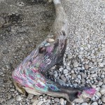 Angemalter Baumstamm