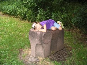 kinderstadtplan_haidhausen_forscherin-auf-steinelefanten011