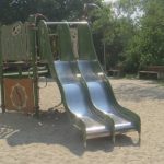 Doppel-Rutsche am Spielplatz