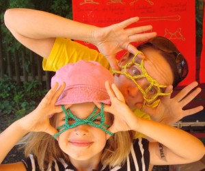 Die Brille: eine Figur aus dem ersten Fadendiplom.