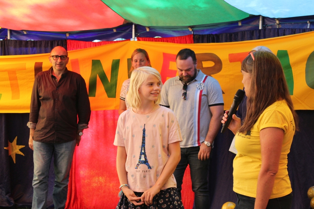 Weltkindertag_2018_Eröffnung_PlakatmalerinLouise