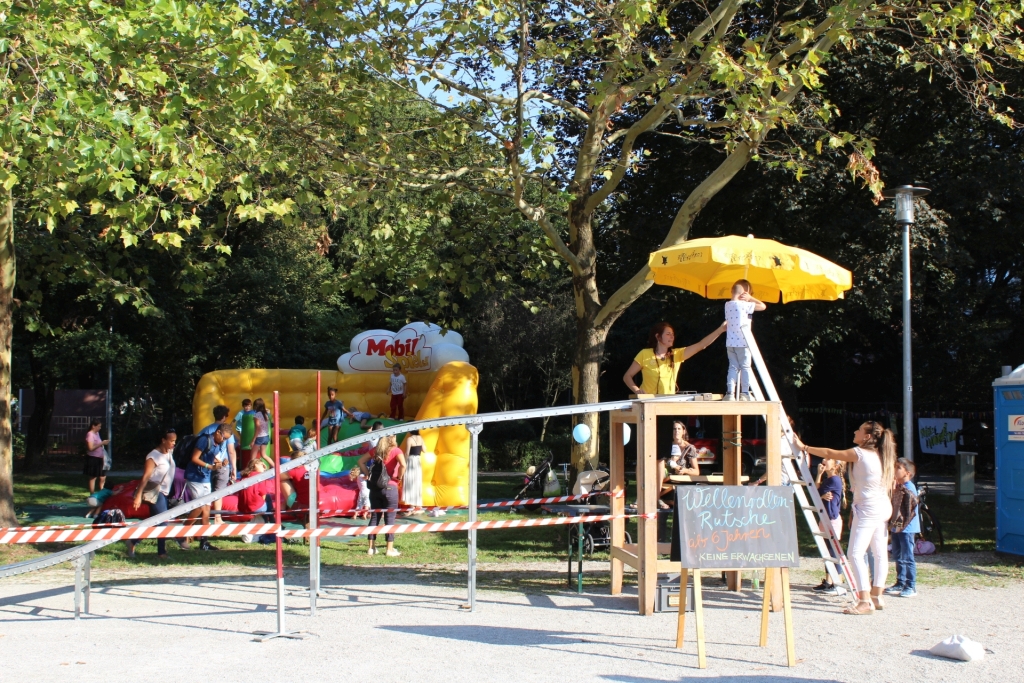 Weltkindertag_2018_Spiellandschaft_Wellenrutsche