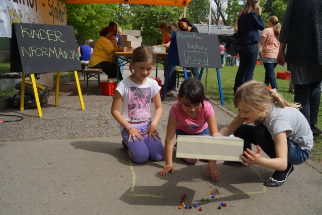 2014_schulhofpfanzelt_nachmittag_murmelhaeuser_03
