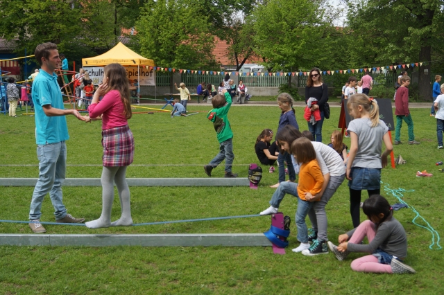 2014_schulhofpfanzelt_nachmittag_slackline_03