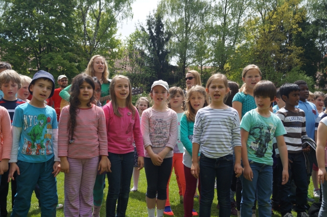 2014_schulhofpfanzelt_vormittag_ansprachen_schulsong_05