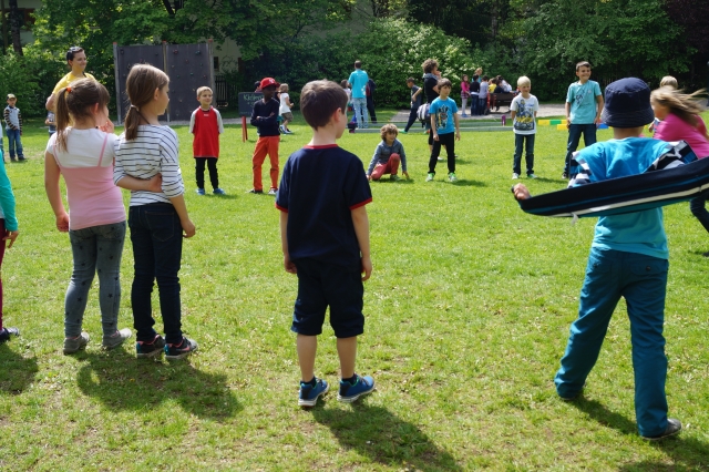 2014_schulhofpfanzelt_vormittag_gehirnhaelften_01