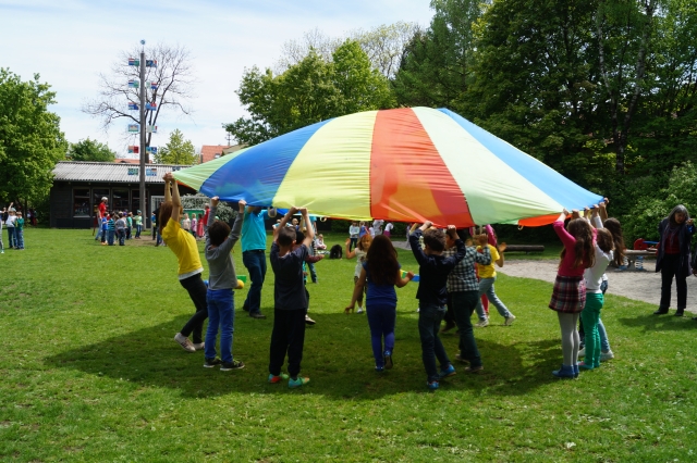 2014_schulhofpfanzelt_vormittag_schwungtuch_03