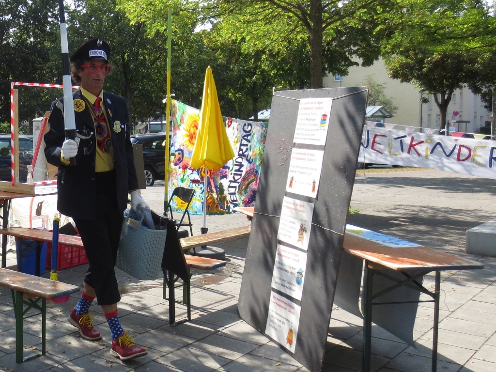 WKT_2020_Muenchen_ToniToss_CoronaPolizist_02