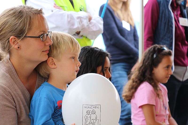 Weltkindertag2016_BuehnePublikum