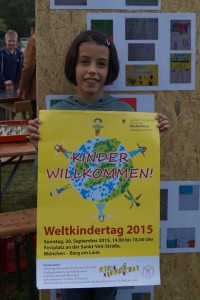 Sophie mit dem Weltkindertagsplakat